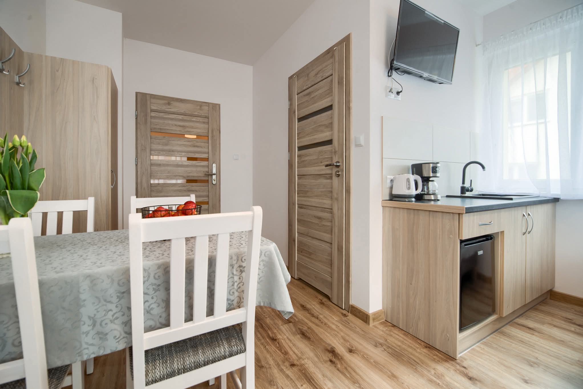 Apartament 2-4 osobowy - widok na aneks kuchenny - Purtulka Pobierowo